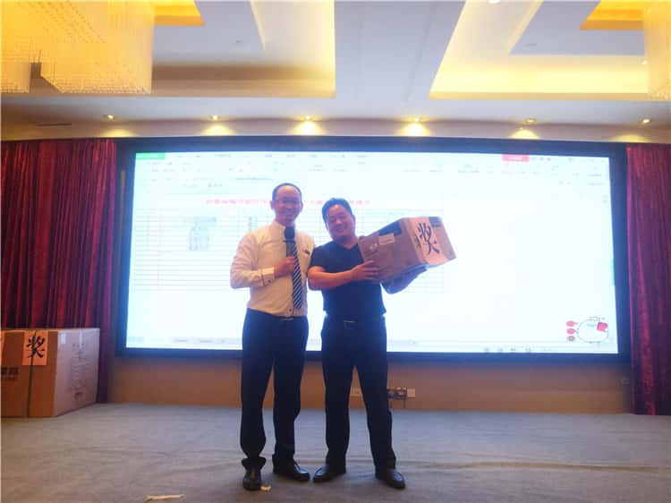 薩震節(jié)能空壓機(jī)嵊州客戶答謝會(huì)獲獎(jiǎng)